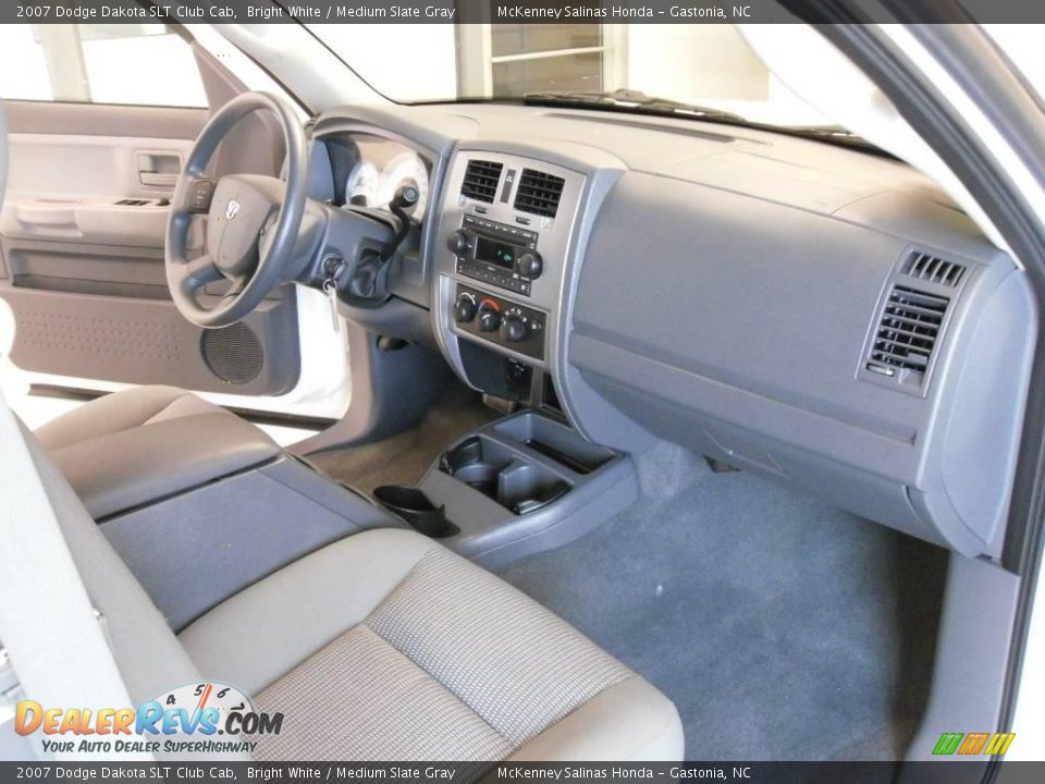 2007 Dodge Dakota SLT Club Cab Bright White / Medium Slate Gray Photo #20