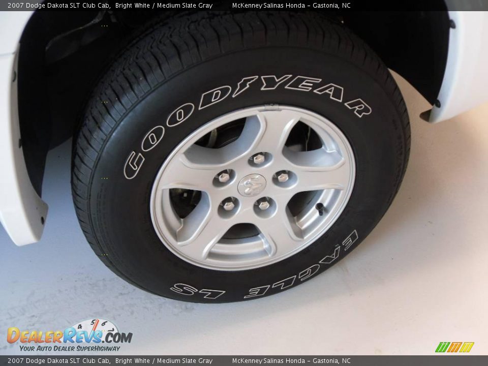 2007 Dodge Dakota SLT Club Cab Bright White / Medium Slate Gray Photo #23