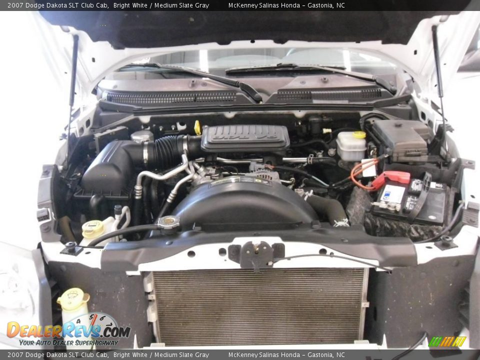 2007 Dodge Dakota SLT Club Cab Bright White / Medium Slate Gray Photo #25