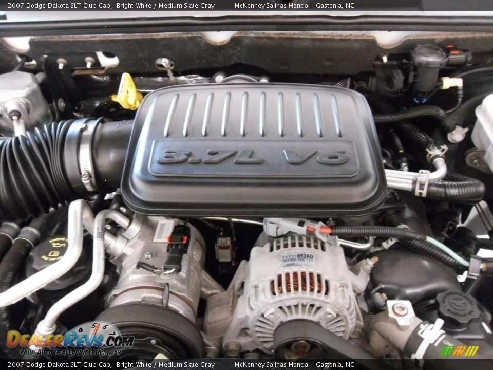 2007 Dodge Dakota SLT Club Cab Bright White / Medium Slate Gray Photo #26