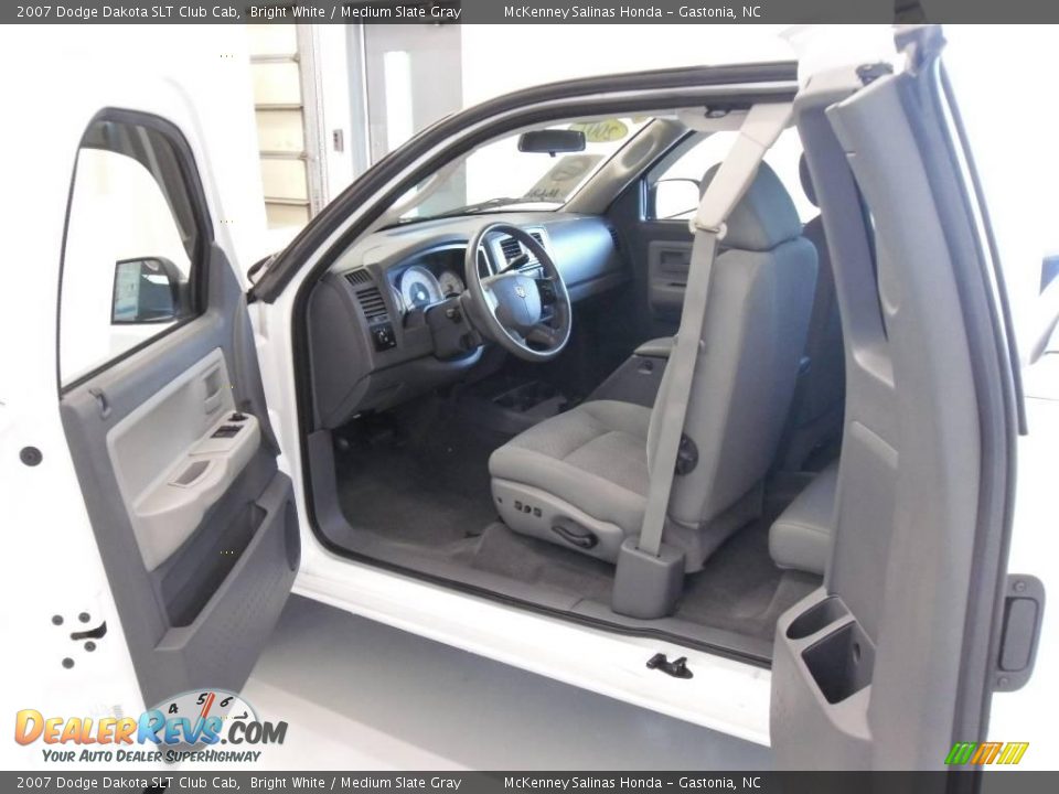 2007 Dodge Dakota SLT Club Cab Bright White / Medium Slate Gray Photo #28
