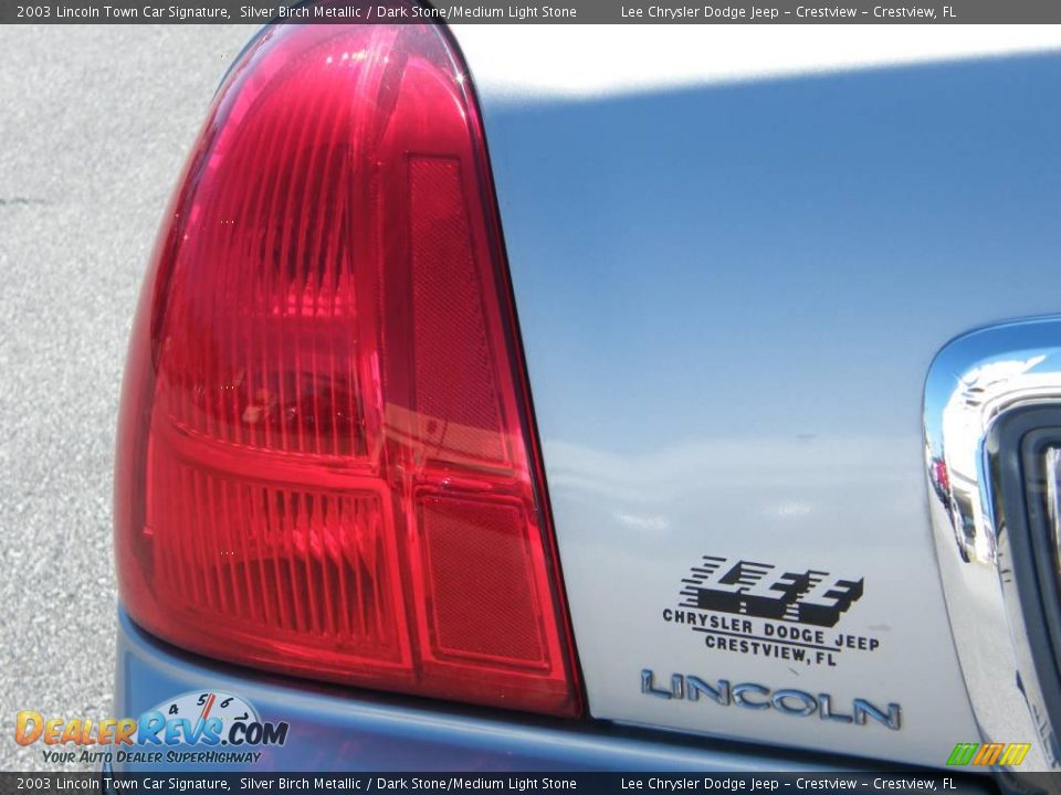 2003 Lincoln Town Car Signature Silver Birch Metallic / Dark Stone/Medium Light Stone Photo #10