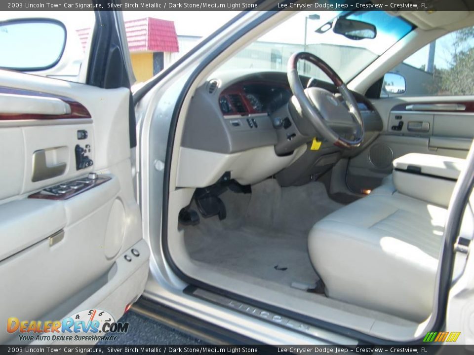 2003 Lincoln Town Car Signature Silver Birch Metallic / Dark Stone/Medium Light Stone Photo #13