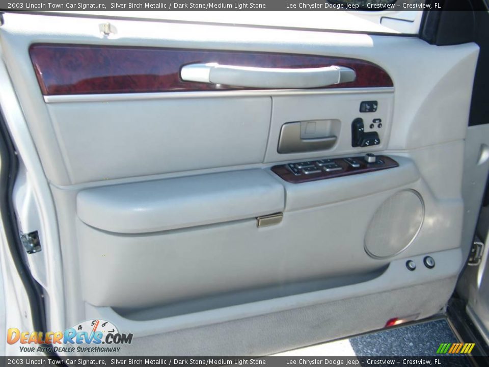 2003 Lincoln Town Car Signature Silver Birch Metallic / Dark Stone/Medium Light Stone Photo #17
