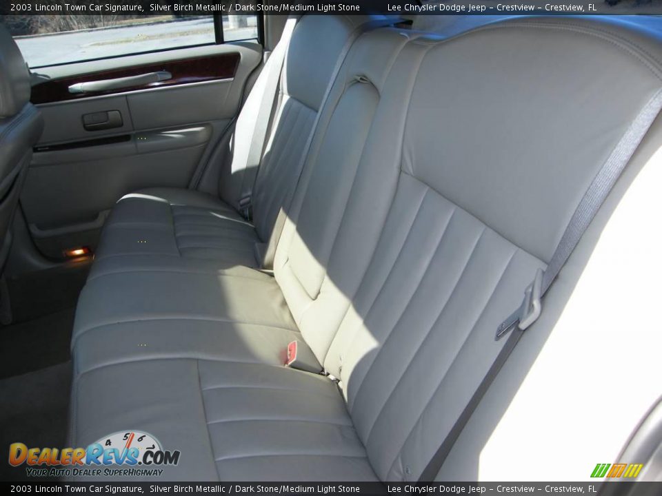 2003 Lincoln Town Car Signature Silver Birch Metallic / Dark Stone/Medium Light Stone Photo #22