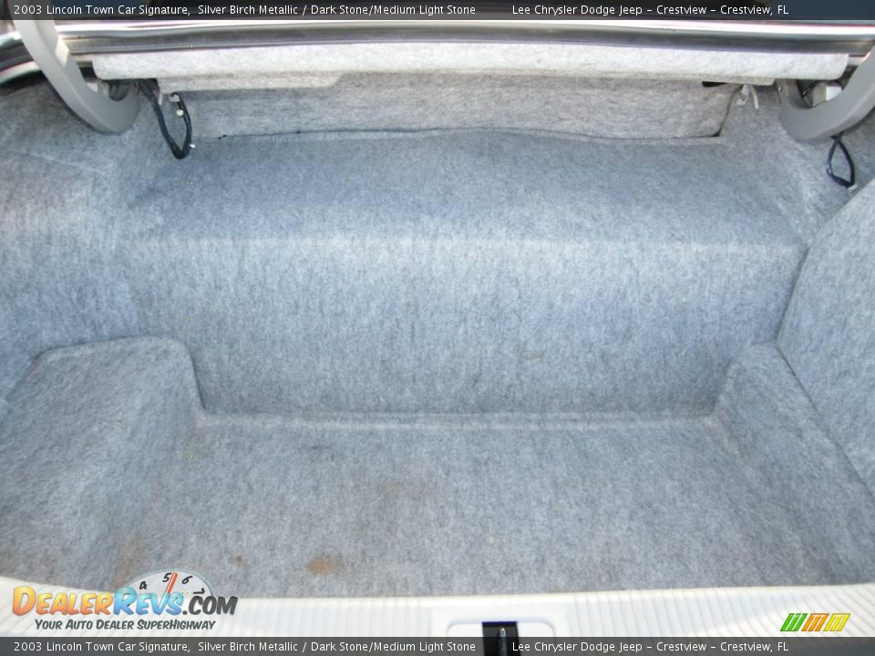 2003 Lincoln Town Car Signature Silver Birch Metallic / Dark Stone/Medium Light Stone Photo #25
