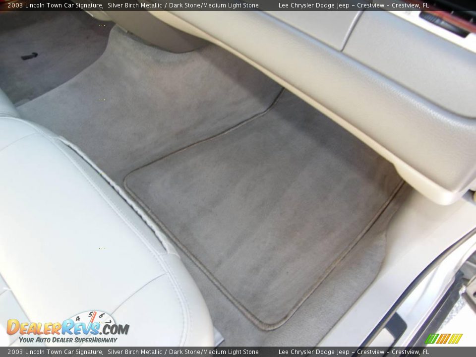 2003 Lincoln Town Car Signature Silver Birch Metallic / Dark Stone/Medium Light Stone Photo #29