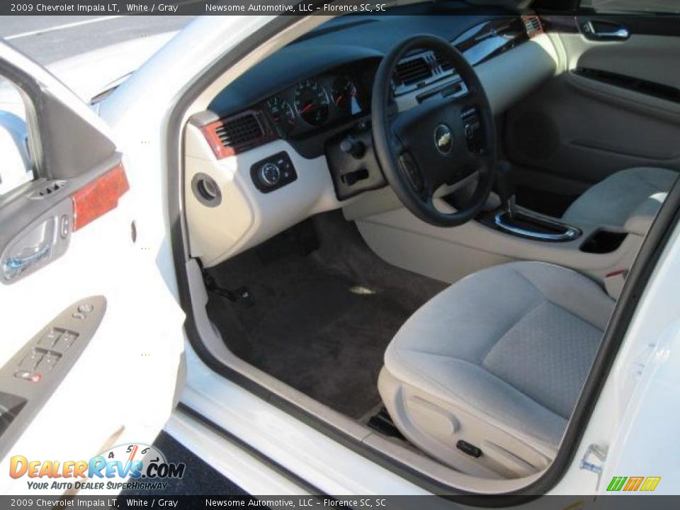 2009 Chevrolet Impala LT White / Gray Photo #4