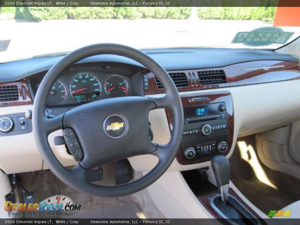 2009 Chevrolet Impala LT White / Gray Photo #5