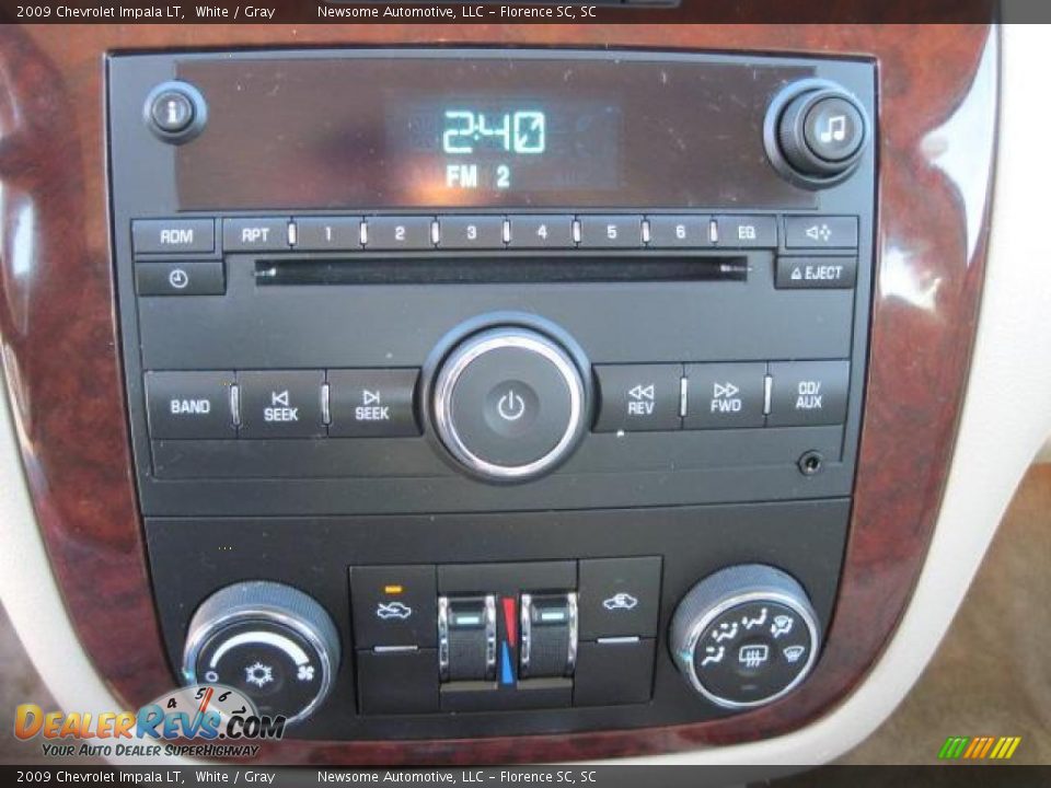 2009 Chevrolet Impala LT White / Gray Photo #7