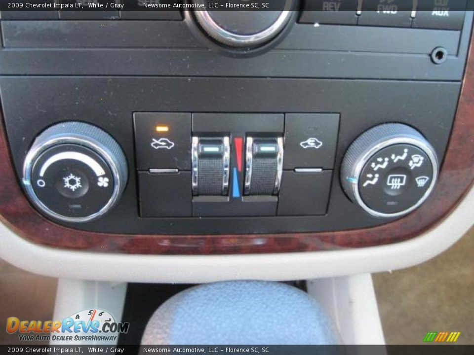 2009 Chevrolet Impala LT White / Gray Photo #9