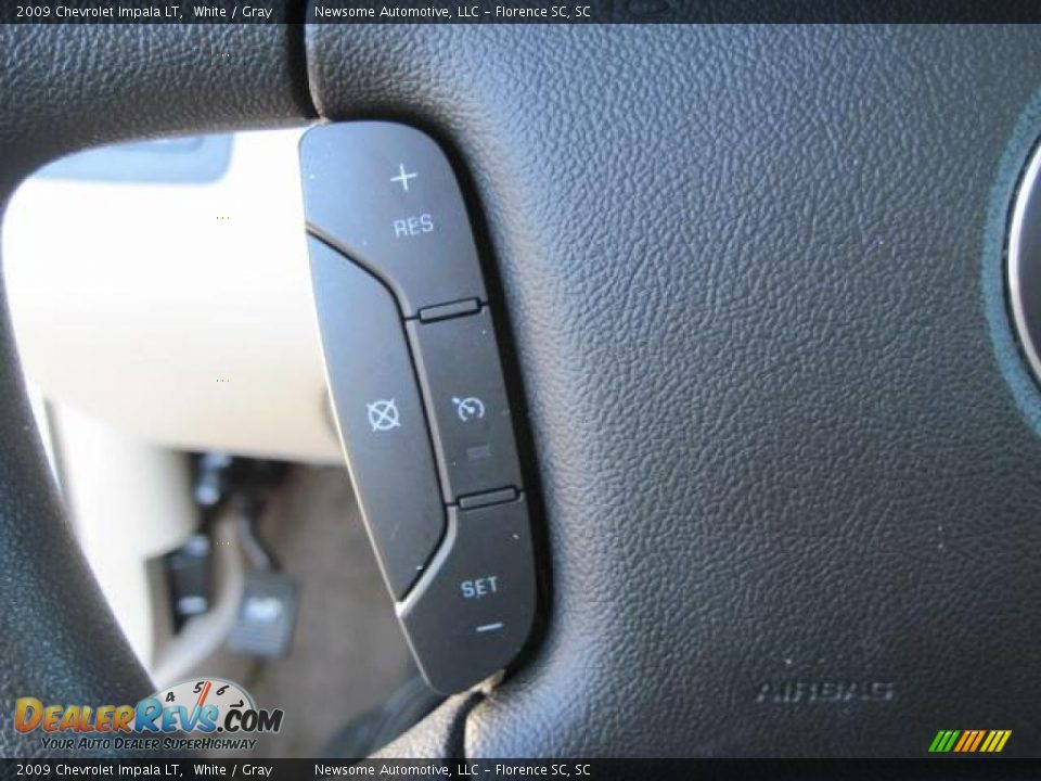 2009 Chevrolet Impala LT White / Gray Photo #10
