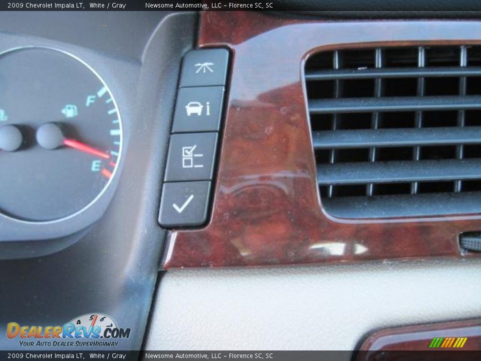 2009 Chevrolet Impala LT White / Gray Photo #13