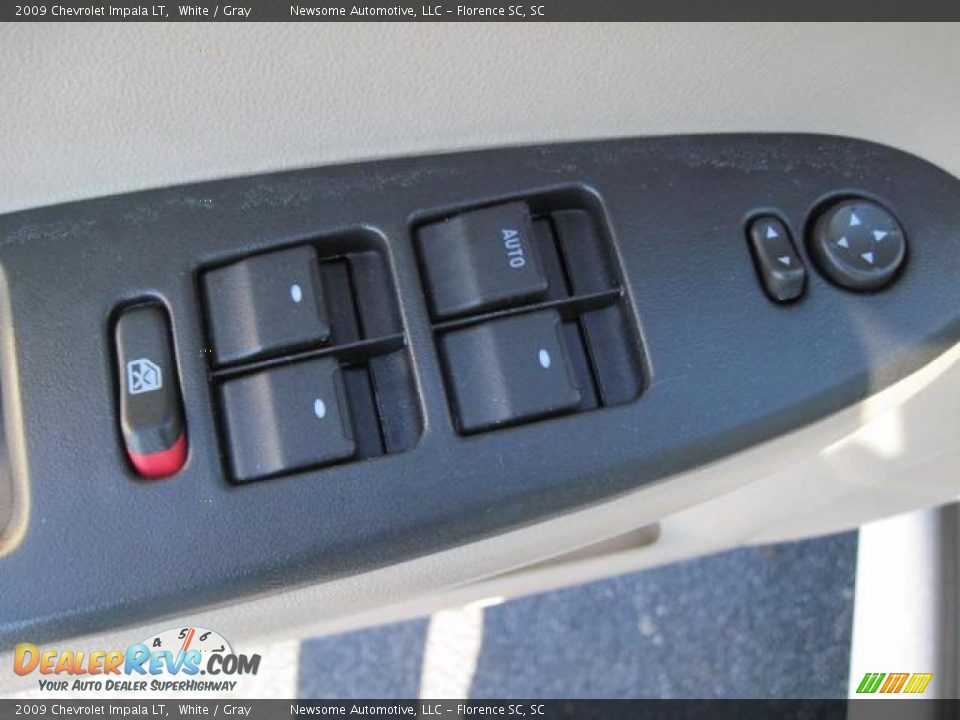 2009 Chevrolet Impala LT White / Gray Photo #14