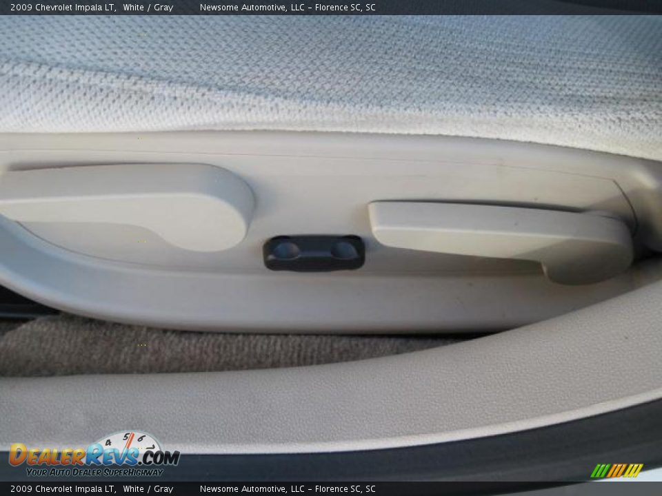 2009 Chevrolet Impala LT White / Gray Photo #16