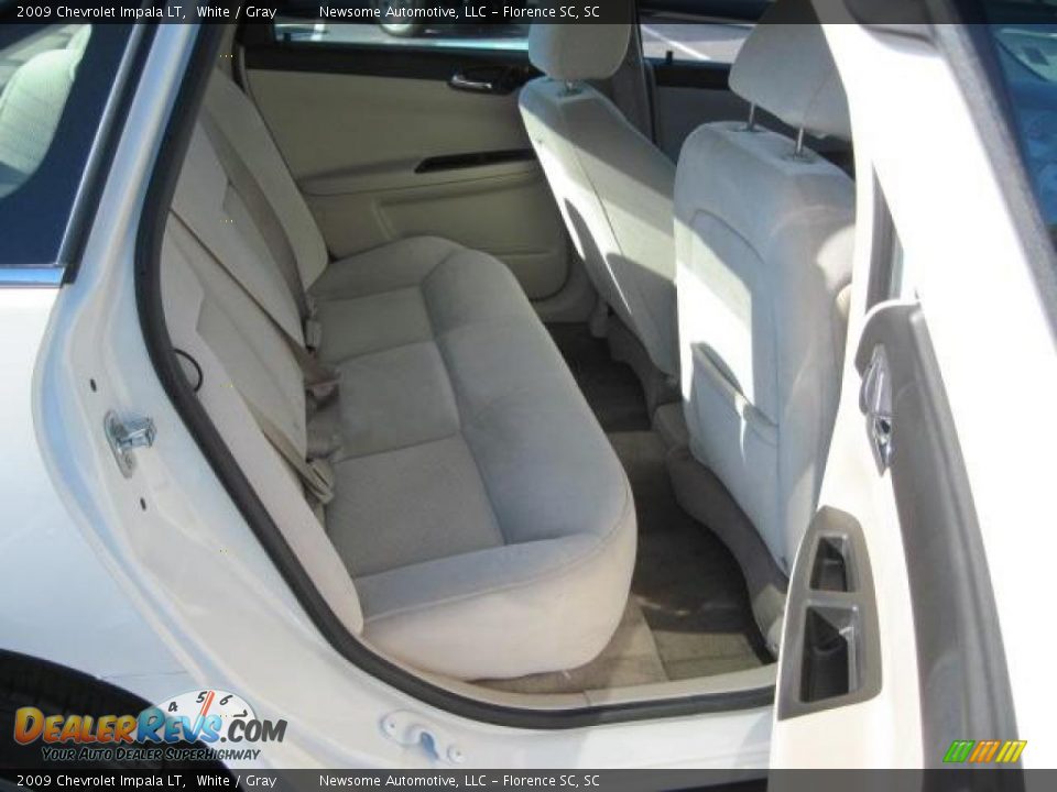 2009 Chevrolet Impala LT White / Gray Photo #18