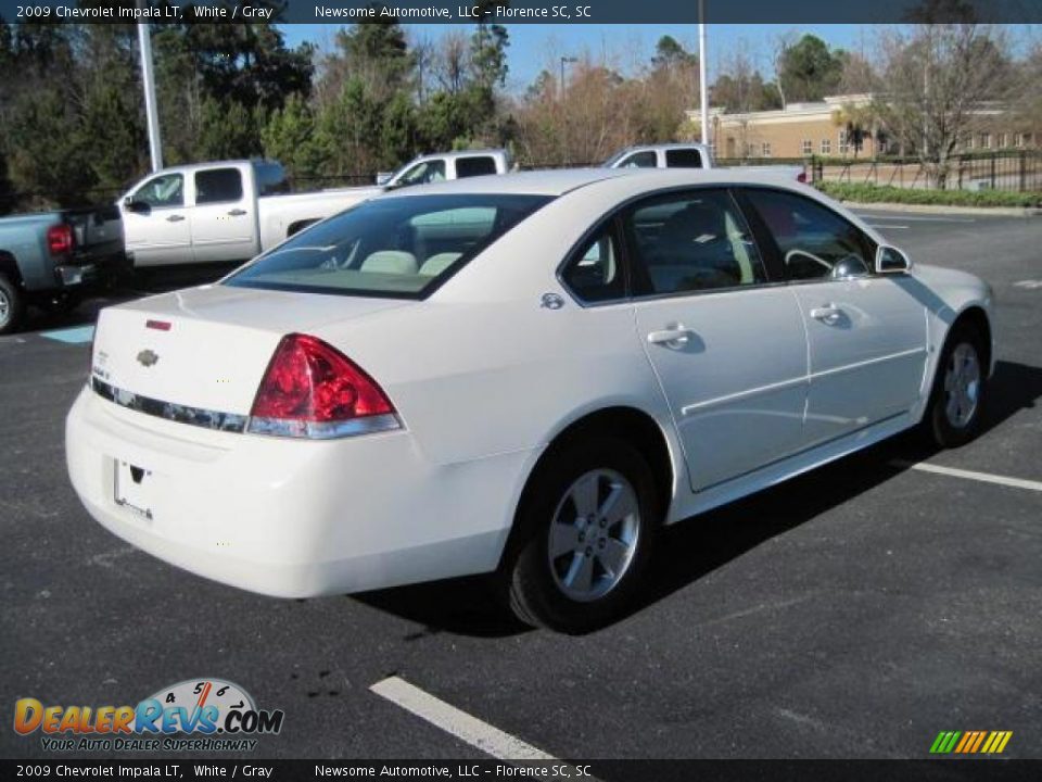 2009 Chevrolet Impala LT White / Gray Photo #24