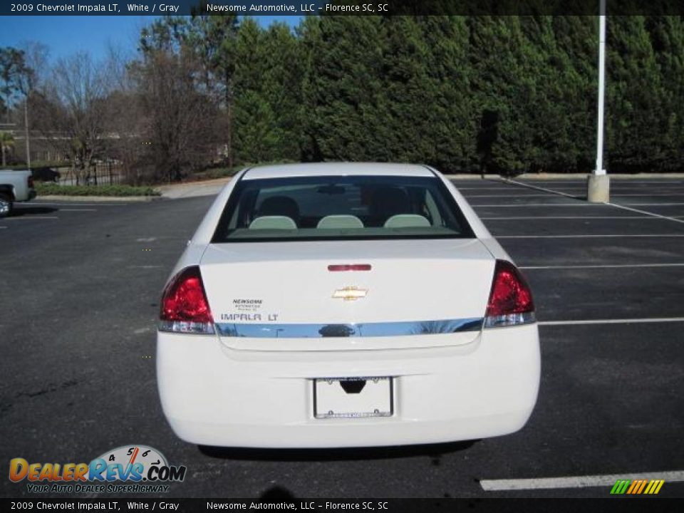 2009 Chevrolet Impala LT White / Gray Photo #25
