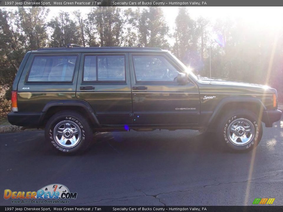 1997 Jeep Cherokee Sport Moss Green Pearlcoat / Tan Photo #17