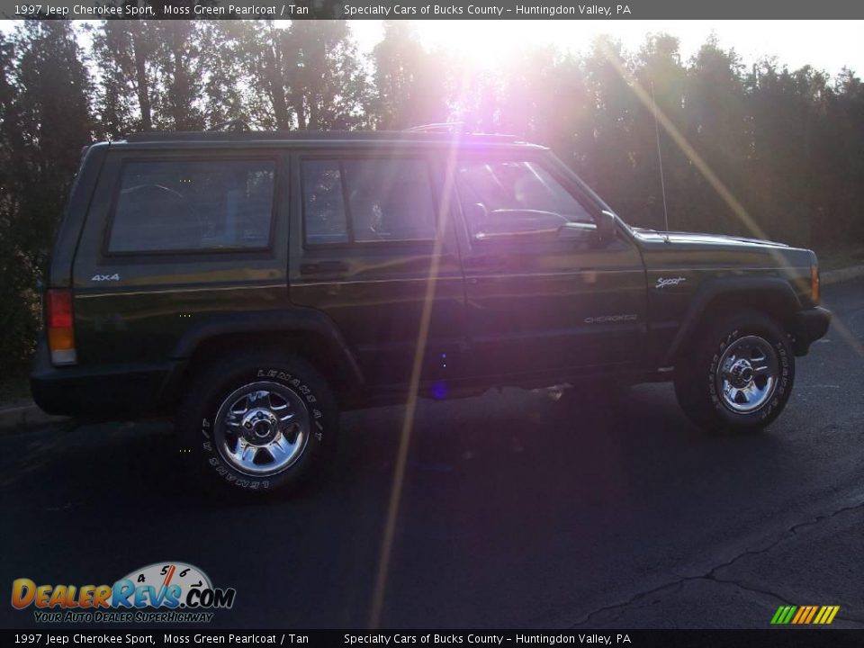 1997 Jeep Cherokee Sport Moss Green Pearlcoat / Tan Photo #18