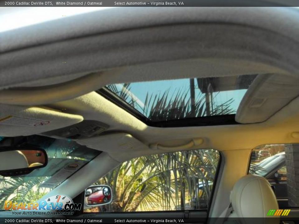 2000 Cadillac DeVille DTS White Diamond / Oatmeal Photo #7