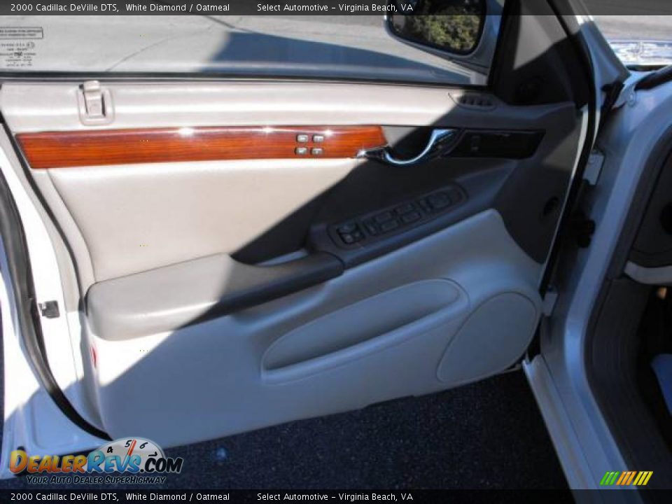 2000 Cadillac DeVille DTS White Diamond / Oatmeal Photo #8