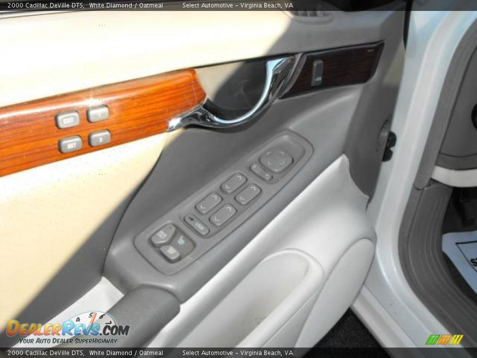 2000 Cadillac DeVille DTS White Diamond / Oatmeal Photo #9