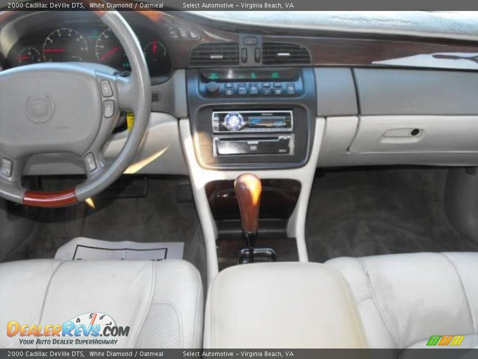 2000 Cadillac DeVille DTS White Diamond / Oatmeal Photo #10