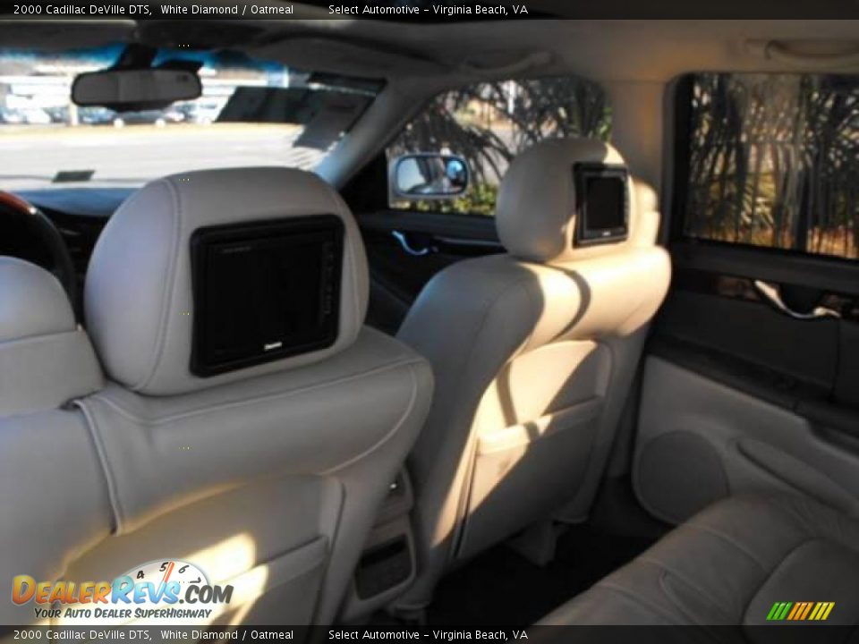 2000 Cadillac DeVille DTS White Diamond / Oatmeal Photo #13