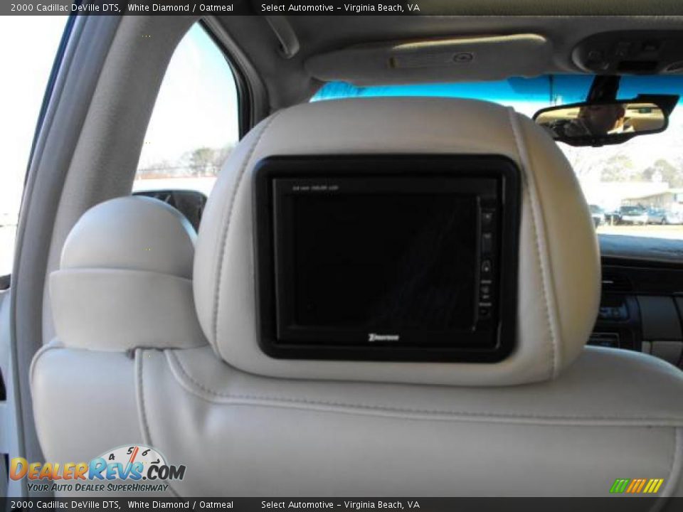 2000 Cadillac DeVille DTS White Diamond / Oatmeal Photo #14