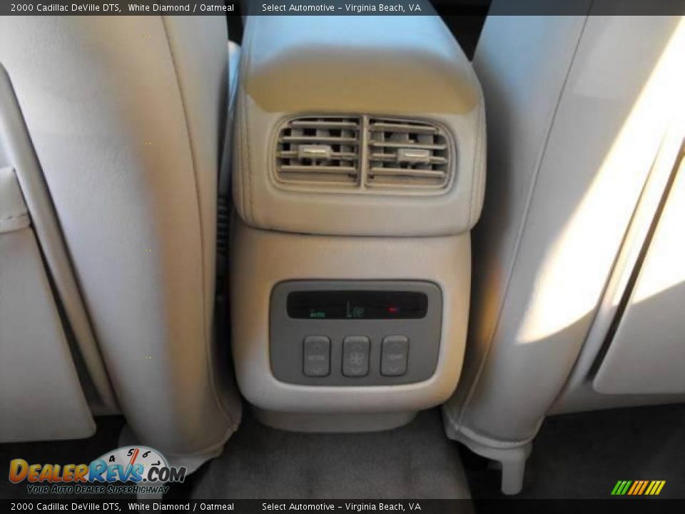 2000 Cadillac DeVille DTS White Diamond / Oatmeal Photo #16