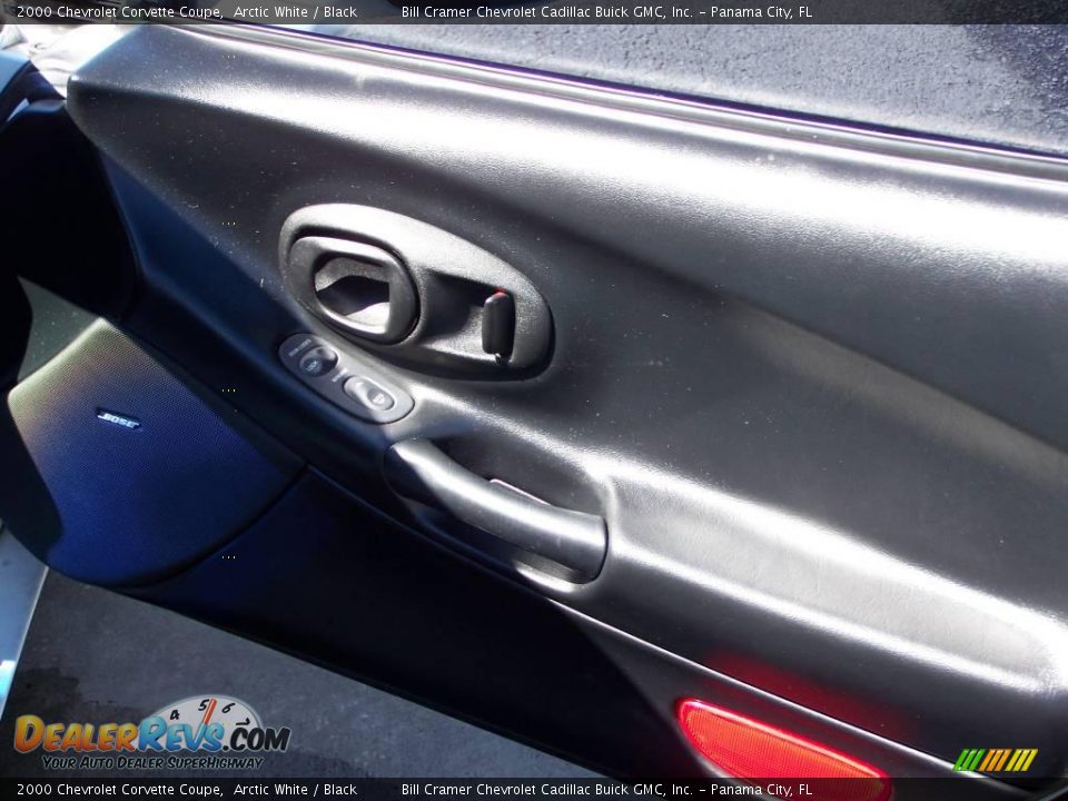 2000 Chevrolet Corvette Coupe Arctic White / Black Photo #7