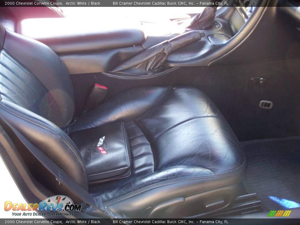 2000 Chevrolet Corvette Coupe Arctic White / Black Photo #8