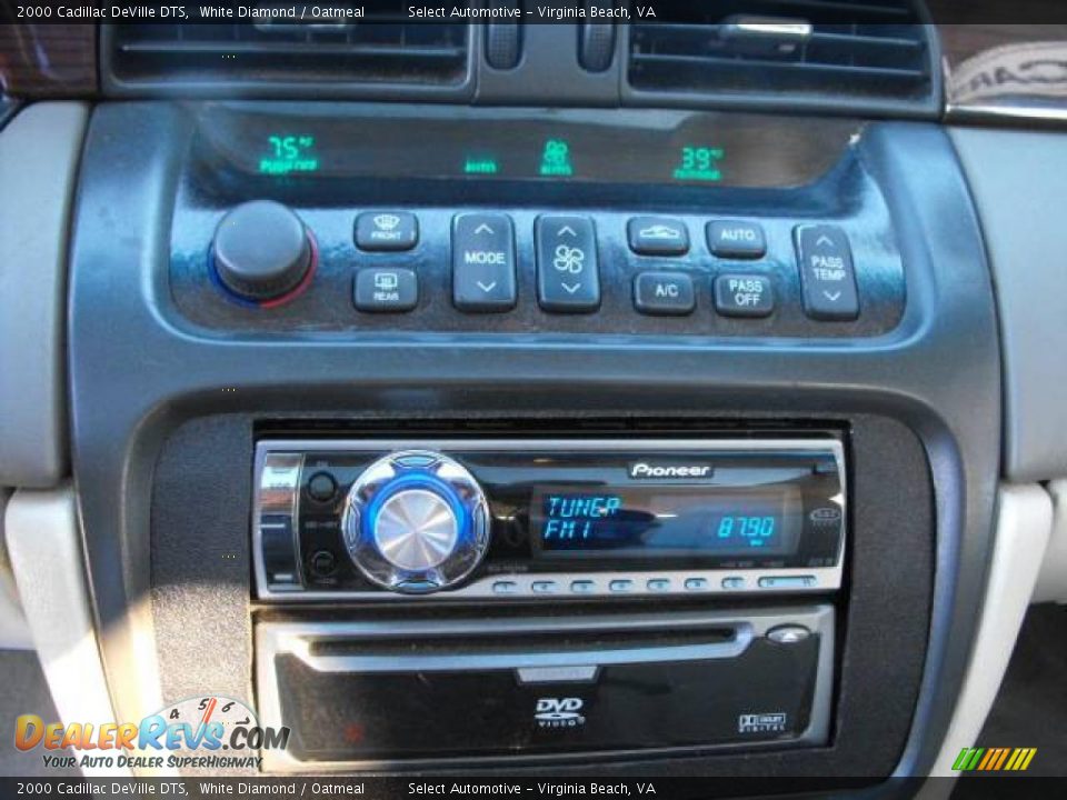 2000 Cadillac DeVille DTS White Diamond / Oatmeal Photo #20