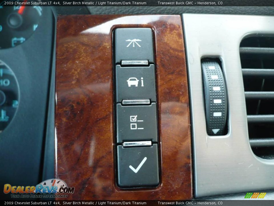 2009 Chevrolet Suburban LT 4x4 Silver Birch Metallic / Light Titanium/Dark Titanium Photo #18