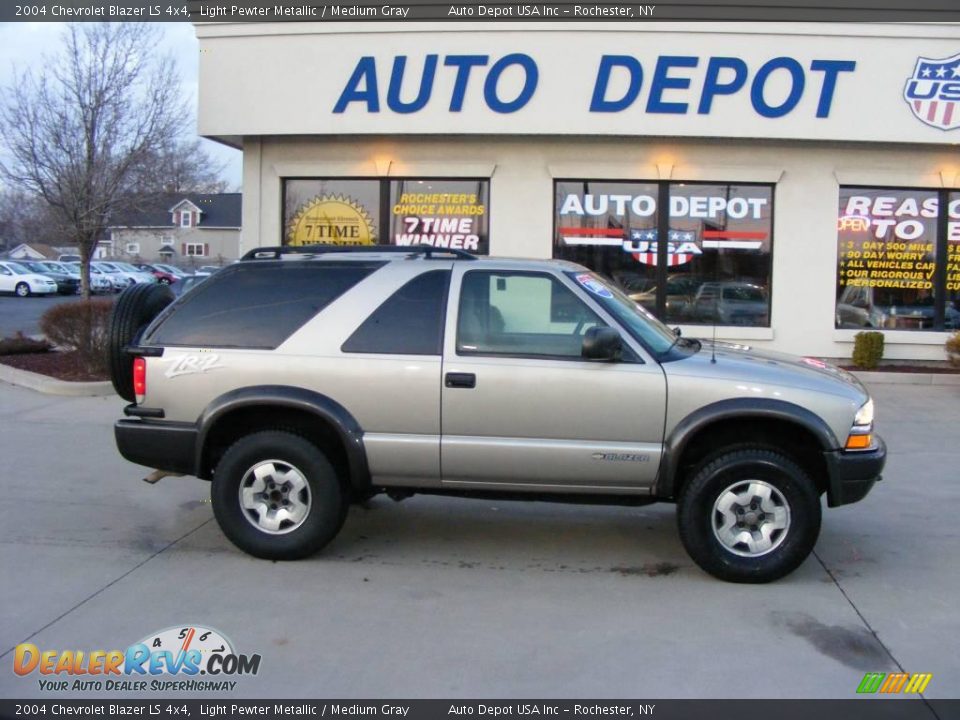 2004 Chevrolet Blazer LS 4x4 Light Pewter Metallic / Medium Gray Photo #1