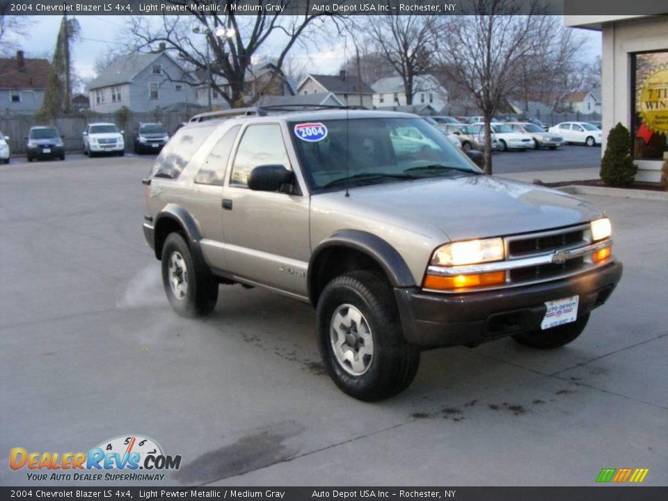 2004 Chevrolet Blazer LS 4x4 Light Pewter Metallic / Medium Gray Photo #2