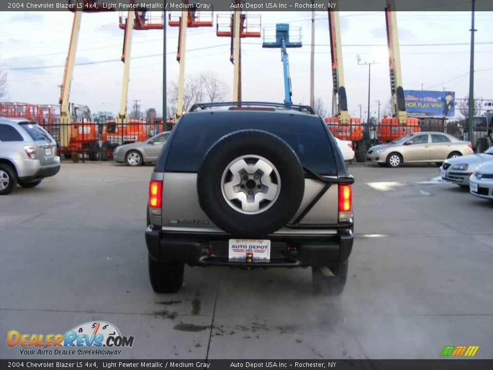 2004 Chevrolet Blazer LS 4x4 Light Pewter Metallic / Medium Gray Photo #7