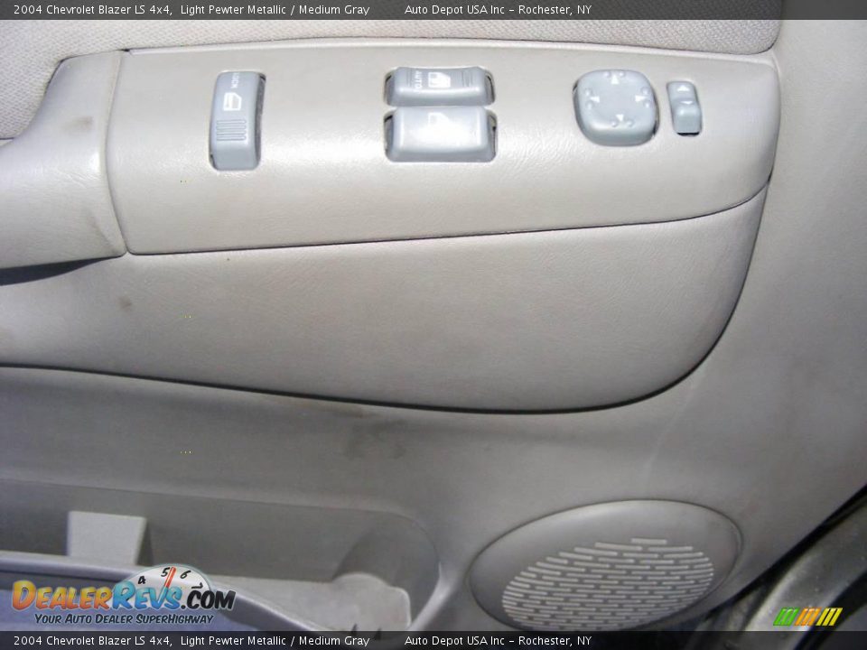 2004 Chevrolet Blazer LS 4x4 Light Pewter Metallic / Medium Gray Photo #10