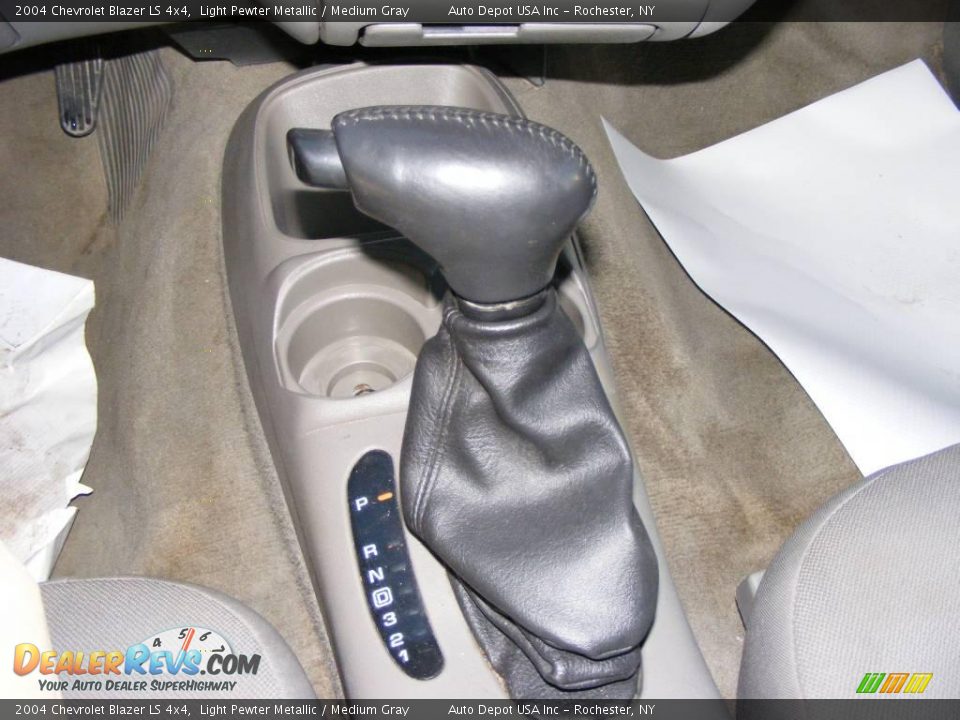 2004 Chevrolet Blazer LS 4x4 Light Pewter Metallic / Medium Gray Photo #13