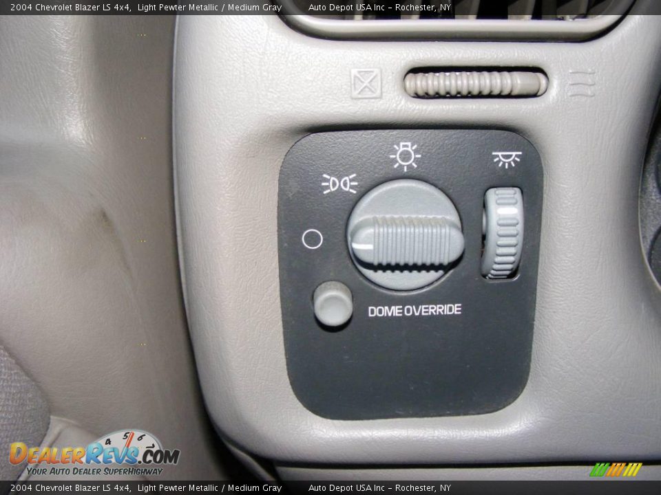 2004 Chevrolet Blazer LS 4x4 Light Pewter Metallic / Medium Gray Photo #14