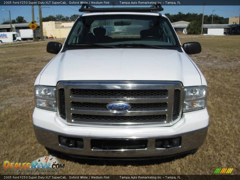 2005 Ford F250 Super Duty XLT SuperCab Oxford White / Medium Flint Photo #2