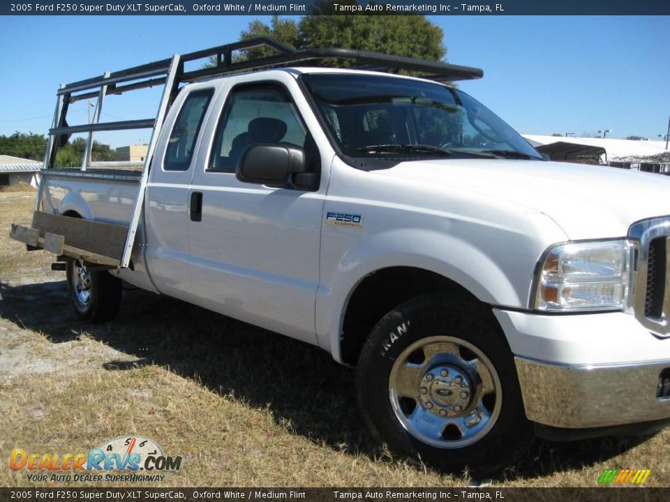 2005 Ford F250 Super Duty XLT SuperCab Oxford White / Medium Flint Photo #3
