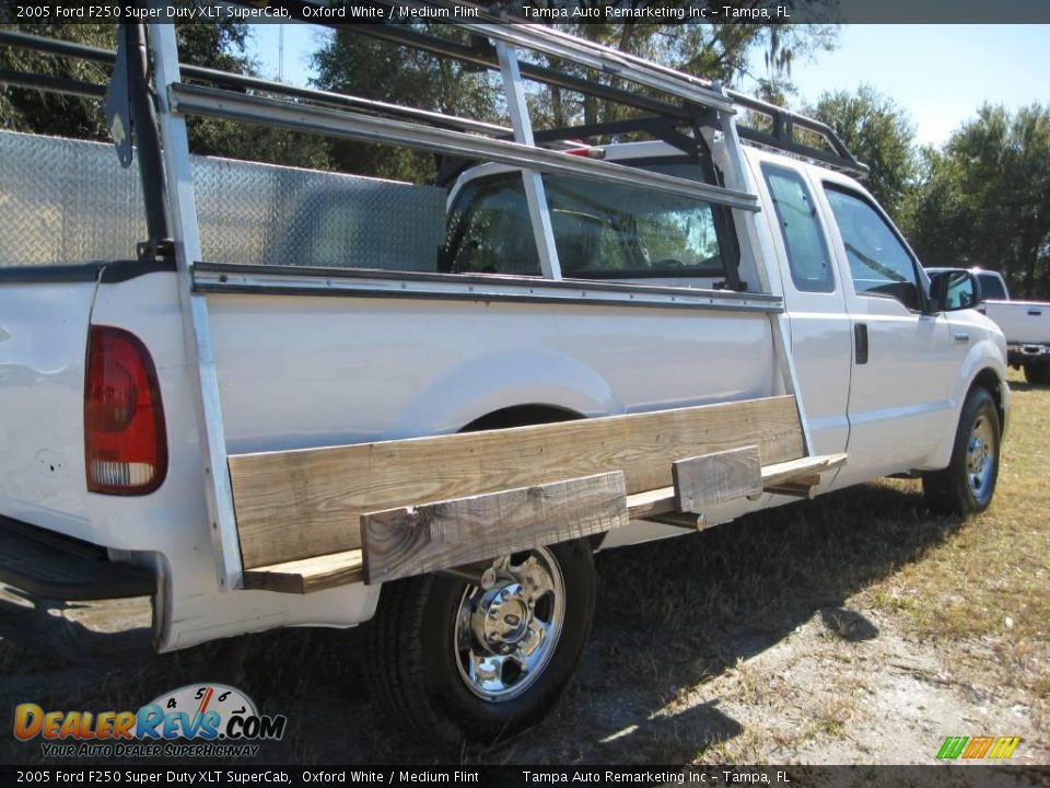 2005 Ford F250 Super Duty XLT SuperCab Oxford White / Medium Flint Photo #10