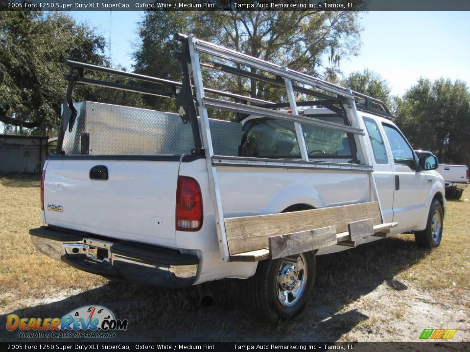 2005 Ford F250 Super Duty XLT SuperCab Oxford White / Medium Flint Photo #12