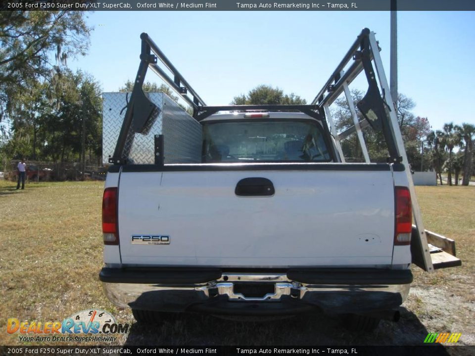 2005 Ford F250 Super Duty XLT SuperCab Oxford White / Medium Flint Photo #13
