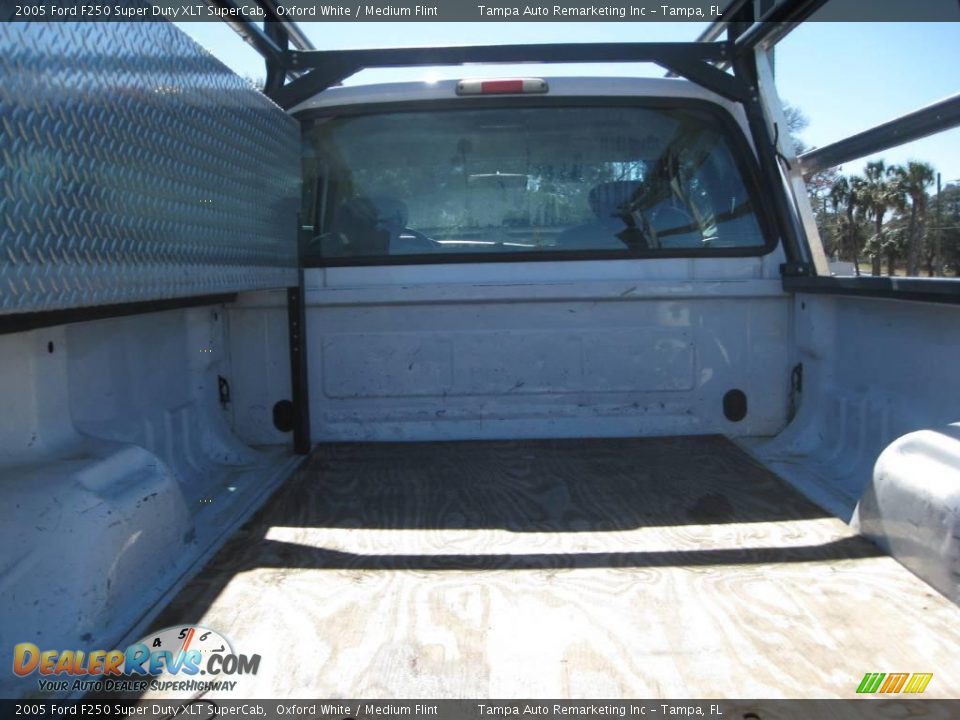 2005 Ford F250 Super Duty XLT SuperCab Oxford White / Medium Flint Photo #14