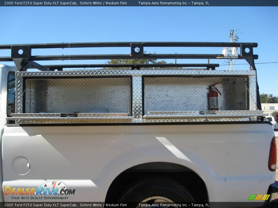 2005 Ford F250 Super Duty XLT SuperCab Oxford White / Medium Flint Photo #15