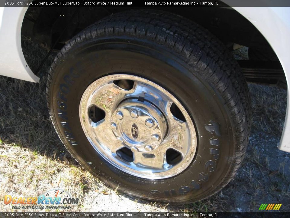 2005 Ford F250 Super Duty XLT SuperCab Oxford White / Medium Flint Photo #17