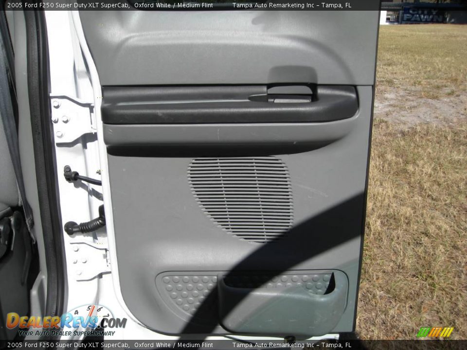 2005 Ford F250 Super Duty XLT SuperCab Oxford White / Medium Flint Photo #24